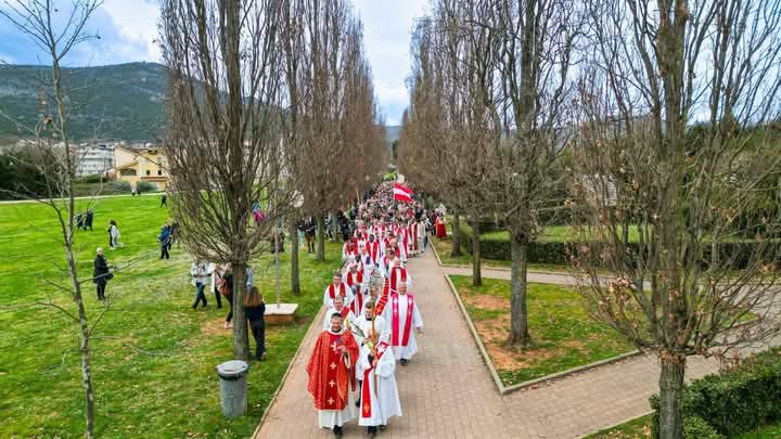#SEMAINE SAINTE #13 AVRIL -20 AVRIL 2025 : PROCESSION  #FÊTE DES RAMEAUX #MEDJUGORI