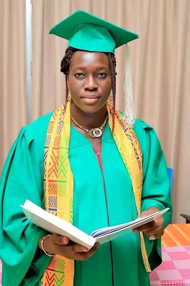 LA PREMIÈRE FEMME À SOUTENIR UN DOCTORAT EN MATHÉMATIQUE