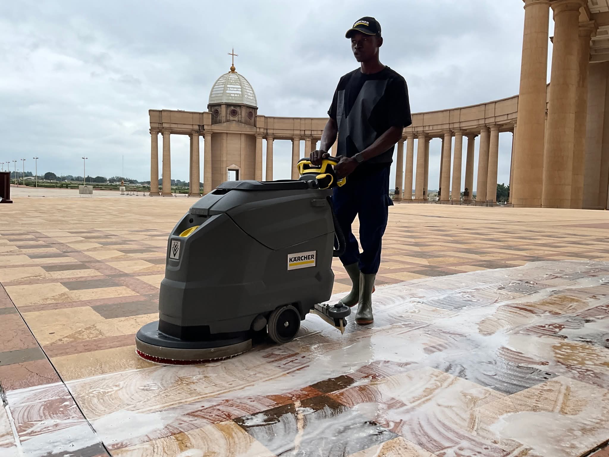 BASILIQUE NOTRE DAME DE YAMOUSSOUKRO